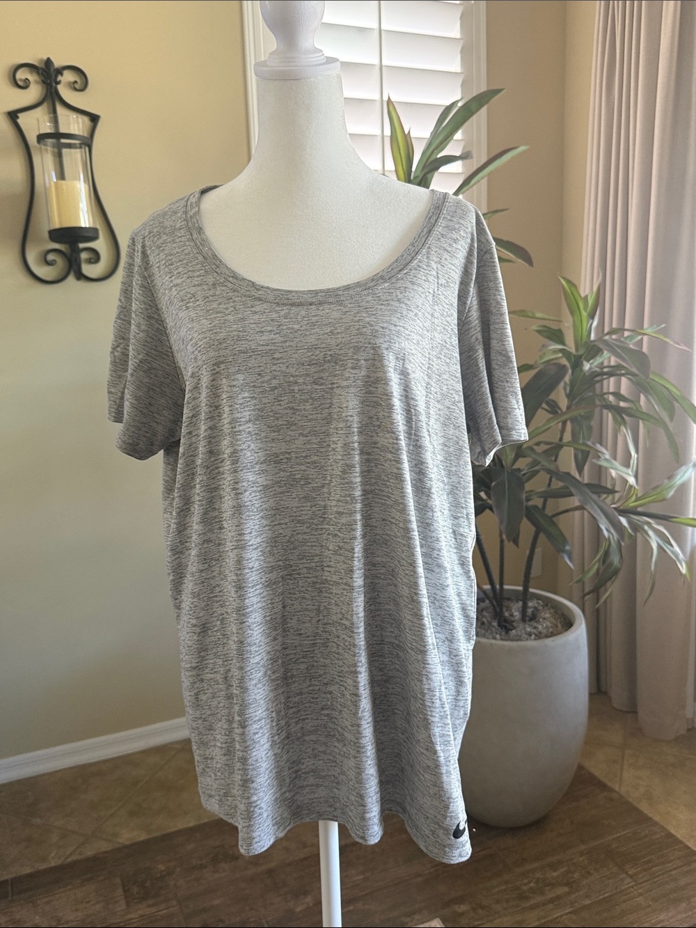 Nike Light Gray Heather Scoop Neck Short Sleeve Tee